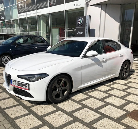 Alfa Romeo Giulia cena 89000 przebieg: 133000, rok produkcji 2016 z Tarnów małe 79